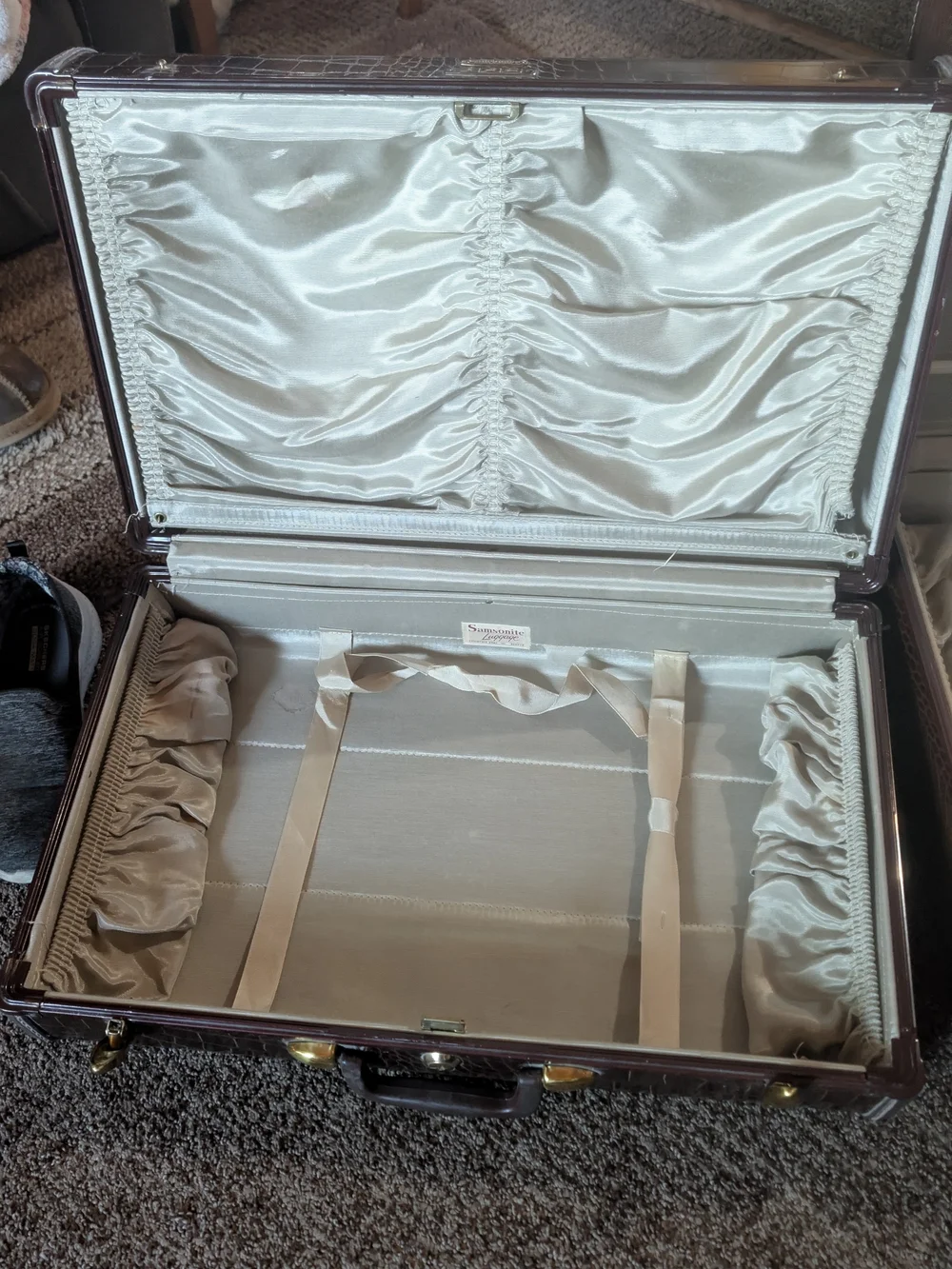 Samsonite Series 4151 Luggage Pair.